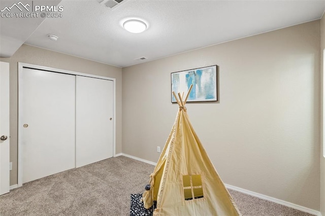 game room featuring carpet