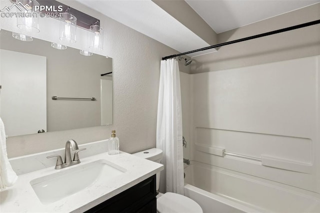 full bathroom with shower / bath combination with curtain, vanity, and toilet