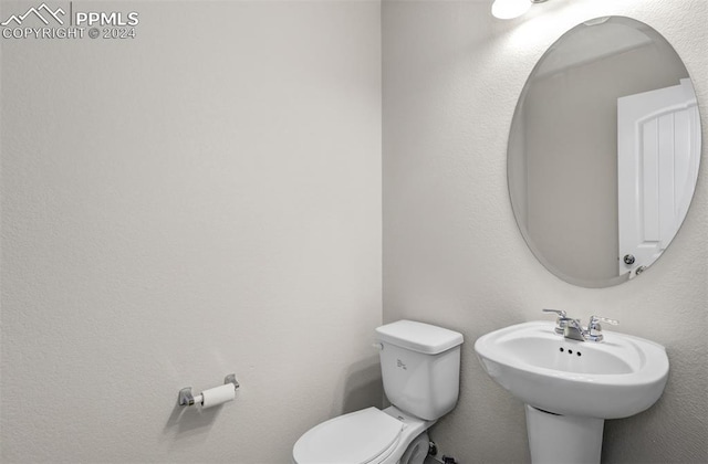 bathroom featuring sink and toilet