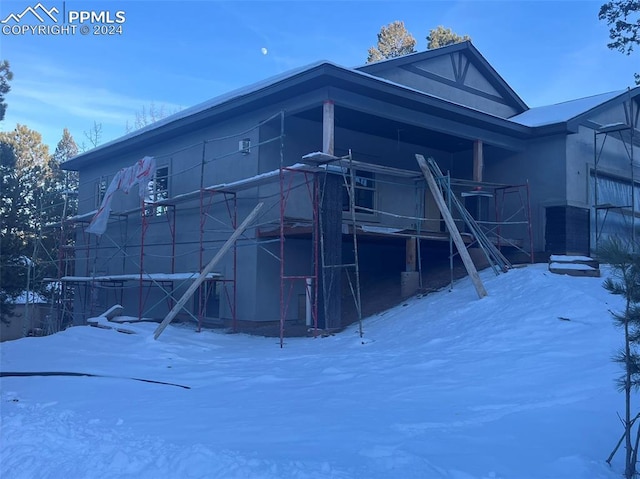 exterior space featuring a jacuzzi