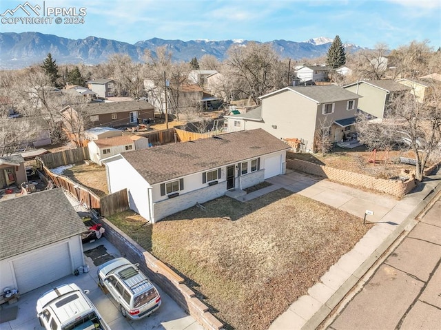 birds eye view of property featuring a mountain view