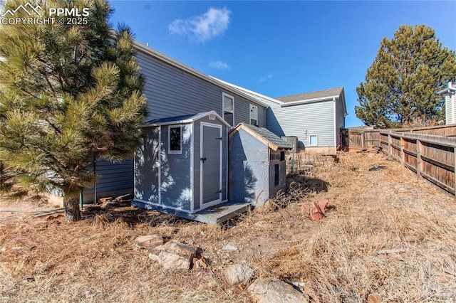 view of side of property featuring a storage shed