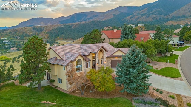 aerial view at dusk featuring a mountain view