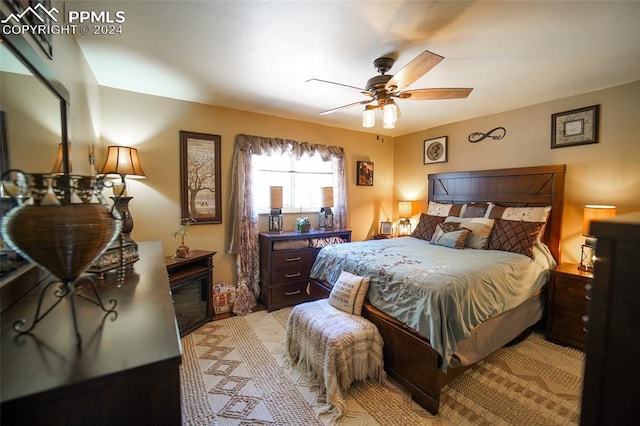 bedroom with ceiling fan