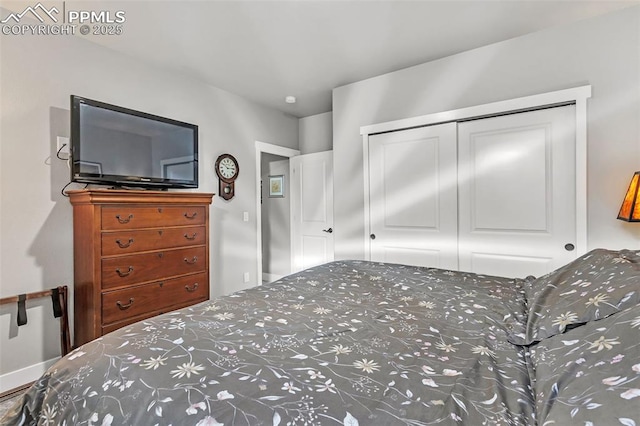 bedroom with a closet