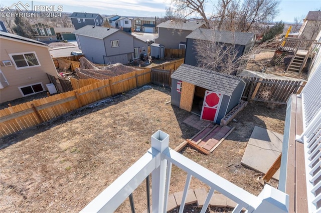 view of yard featuring a storage unit