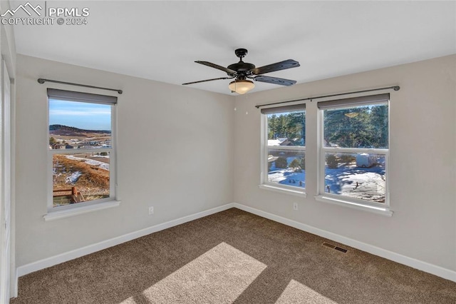 unfurnished room featuring ceiling fan and carpet