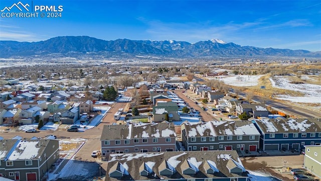 bird's eye view featuring a mountain view