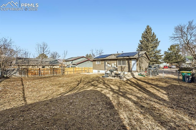 view of yard featuring a patio area