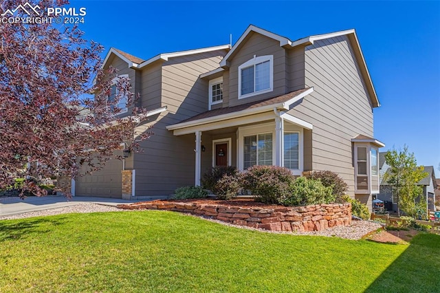 view of front of home featuring a front yard