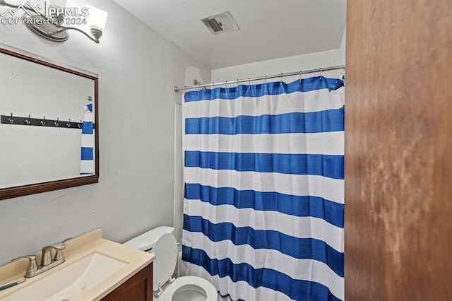 bathroom featuring a shower with curtain, vanity, and toilet