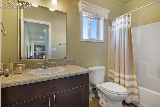 full bathroom featuring shower / tub combo with curtain, vanity, and toilet