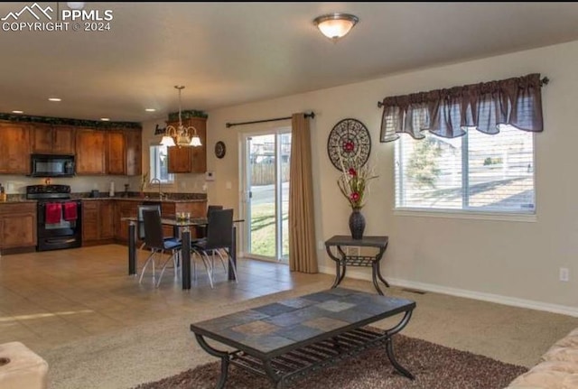 living room with sink and an inviting chandelier