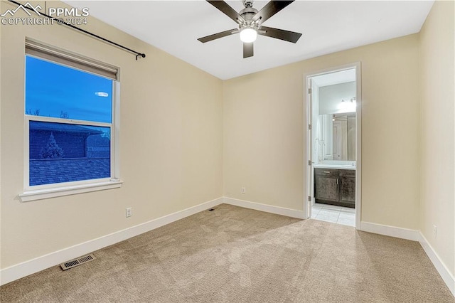 carpeted empty room featuring ceiling fan