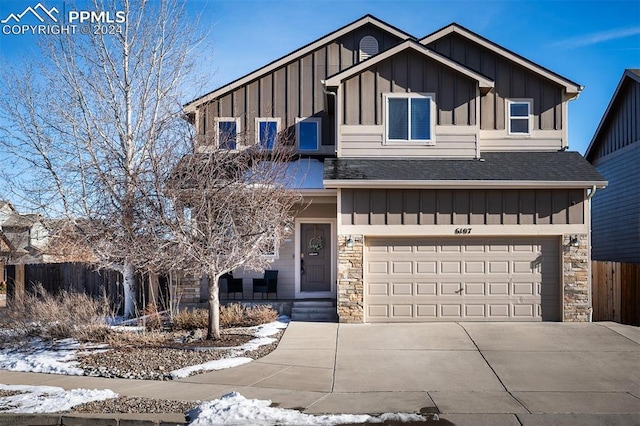 view of front facade featuring a garage