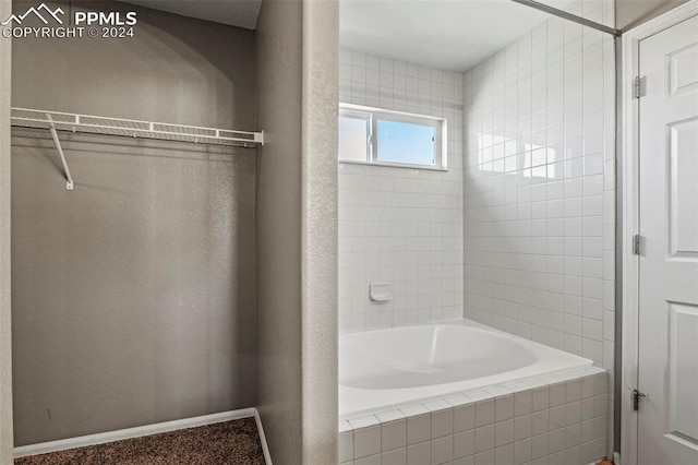 bathroom featuring tiled tub