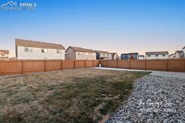 view of yard at dusk