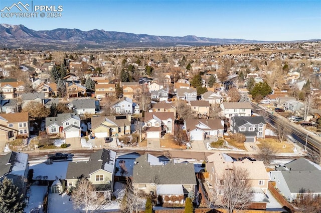 drone / aerial view featuring a mountain view