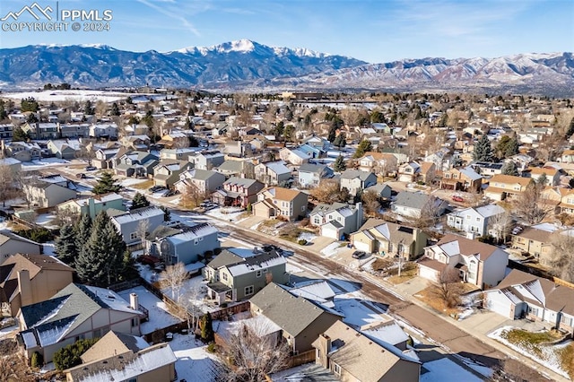 birds eye view of property featuring a mountain view