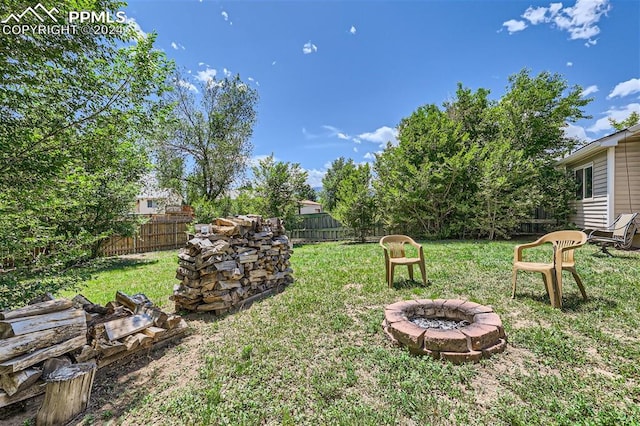 view of yard featuring a fire pit