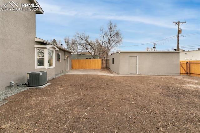 view of yard featuring cooling unit