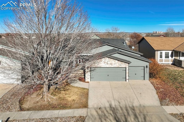 view of front of house featuring a garage