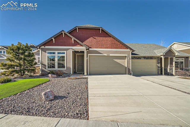 craftsman house featuring a garage