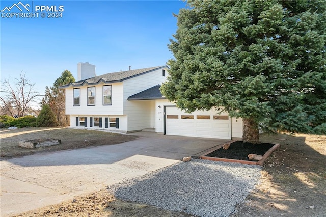 view of front facade featuring a garage