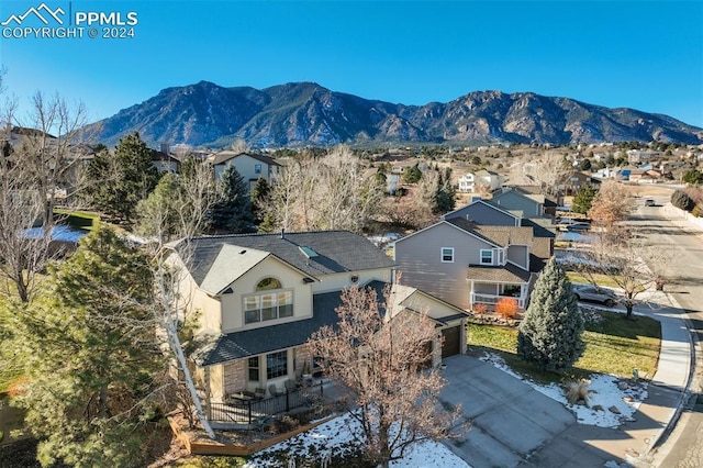 birds eye view of property featuring a mountain view