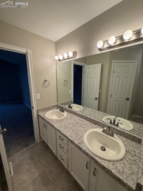 bathroom with vanity