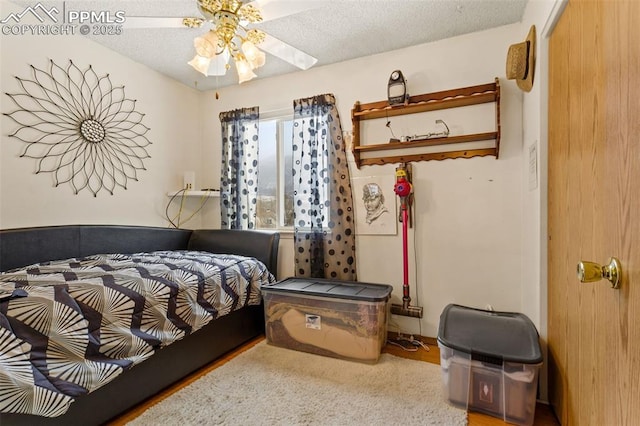 bedroom featuring a textured ceiling and ceiling fan