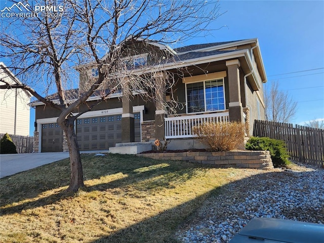 view of front of home featuring a front lawn and covered porch