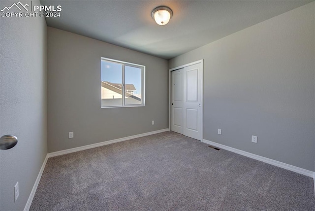 unfurnished room with carpet