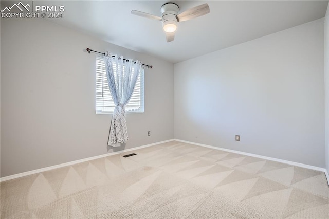 unfurnished room featuring light carpet and ceiling fan