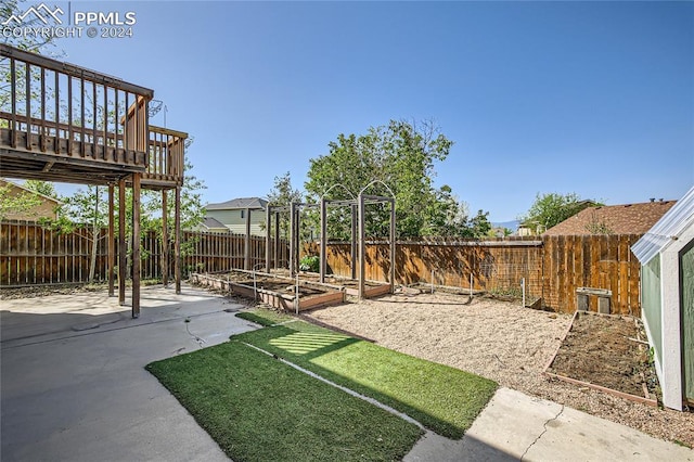 view of yard with a patio