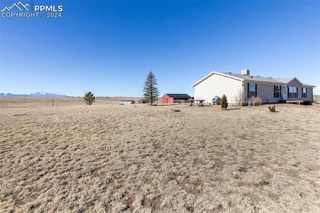 view of yard featuring a mountain view and a rural view