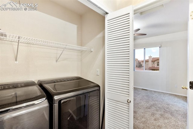 clothes washing area with washer and dryer, ceiling fan, and light colored carpet