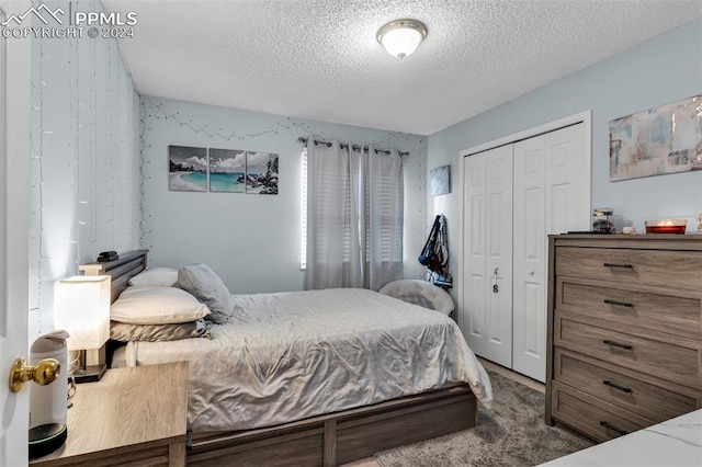 bedroom featuring a closet, carpet, and a textured ceiling