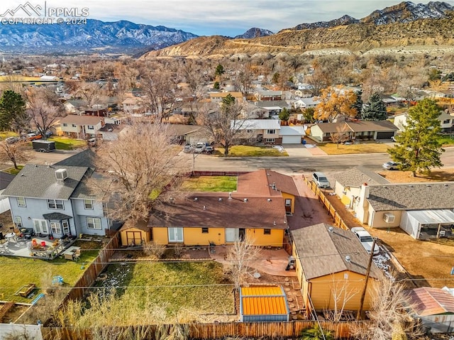 bird's eye view featuring a mountain view