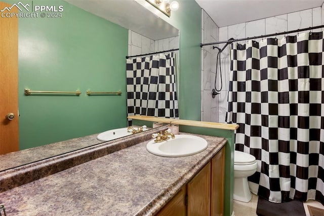 bathroom with toilet, vanity, and a shower with curtain