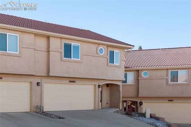 townhome / multi-family property featuring a garage