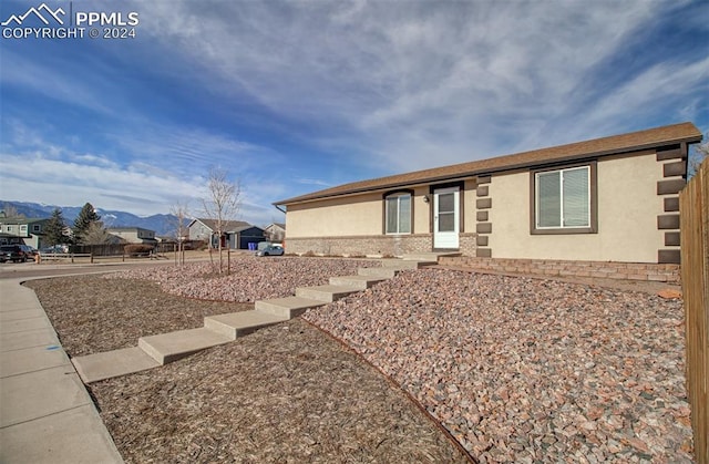 view of front of property featuring a mountain view