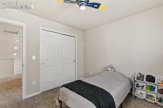 bedroom featuring carpet flooring, ceiling fan, and a closet