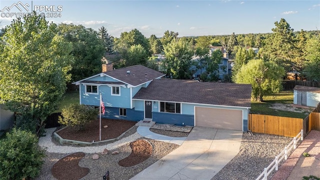 view of front of property featuring a garage