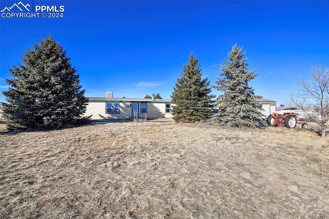 view of yard featuring a garage