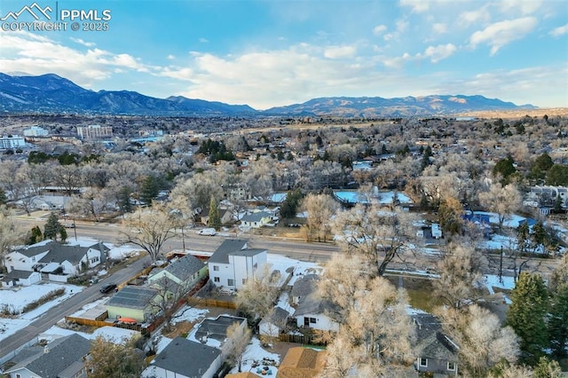 bird's eye view with a mountain view