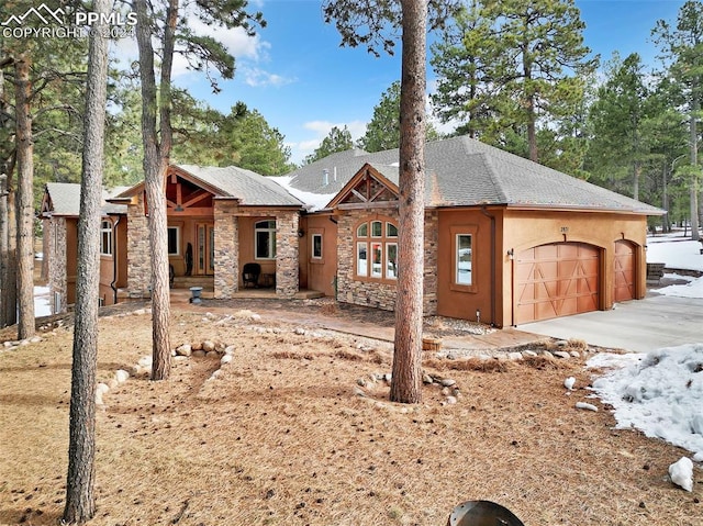 view of front of property featuring a garage