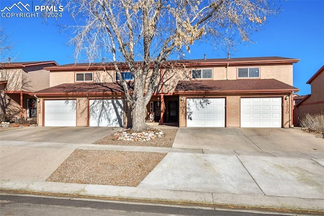 townhome / multi-family property featuring a garage