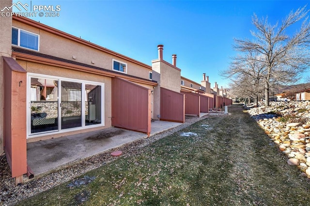 exterior space featuring a lawn