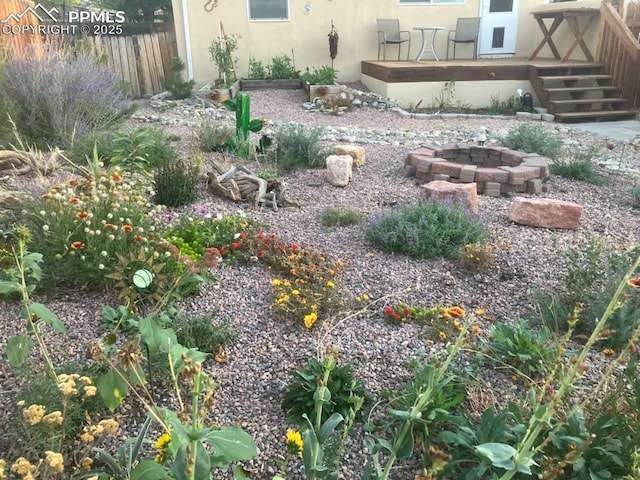 view of yard featuring an outdoor fire pit